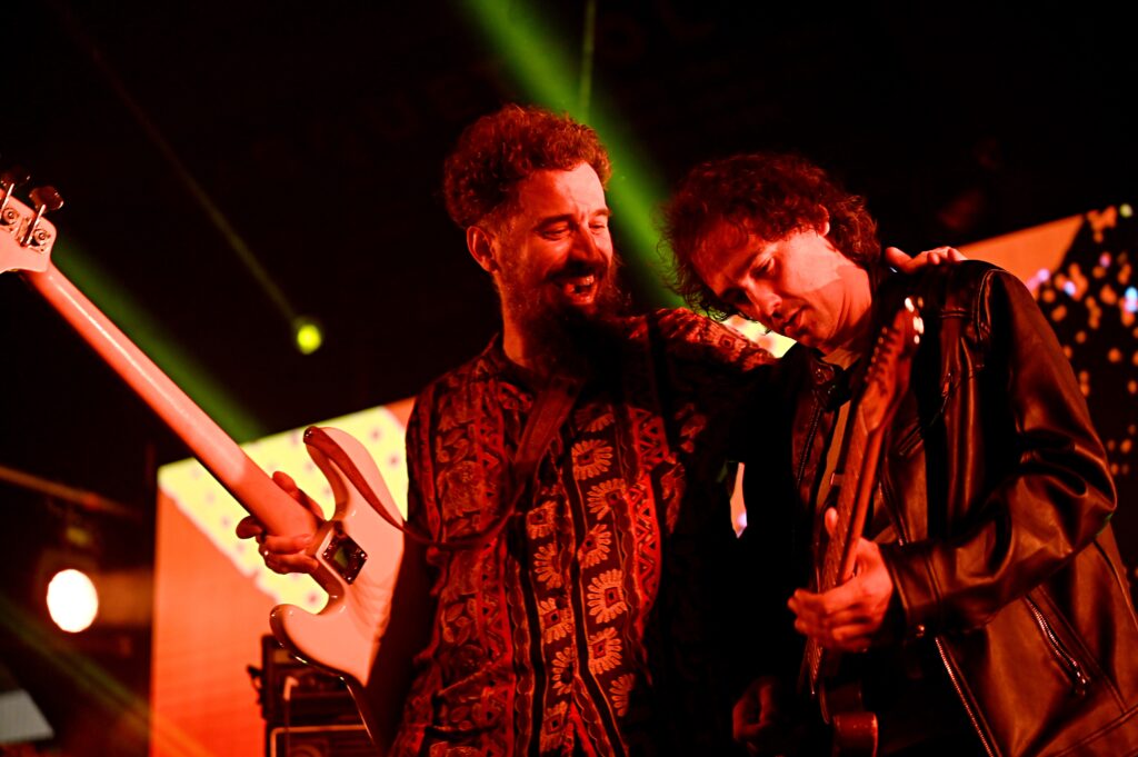 Felipe Barroso junto a Los Espíritus en el microestadio Ferro presentando el álbum La Montaña.