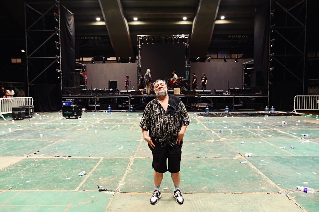 Pipe Correa (Los Espíritus) luego de la presentación del álbum "La Montaña" en el microestadio Ferro.